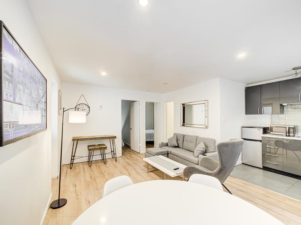Superbe 2 chambres à Griffintown Apartment in Montreal
