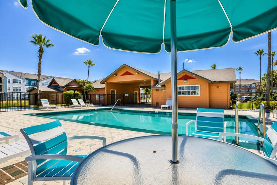 Day, Pool view, Swimming pool, sunbed