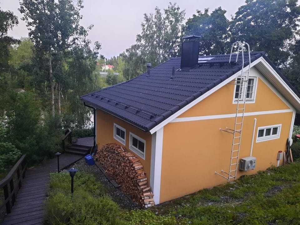 Lovely riverside cottage close to Tampere Chalet in Finland