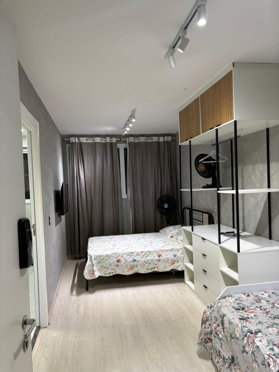 Bed, TV and multimedia, Photo of the whole room, Bedroom, wardrobe