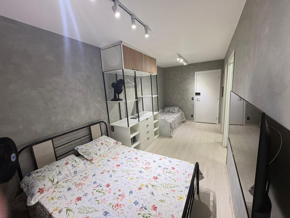 Bed, TV and multimedia, Kitchen or kitchenette, Bedroom, wardrobe