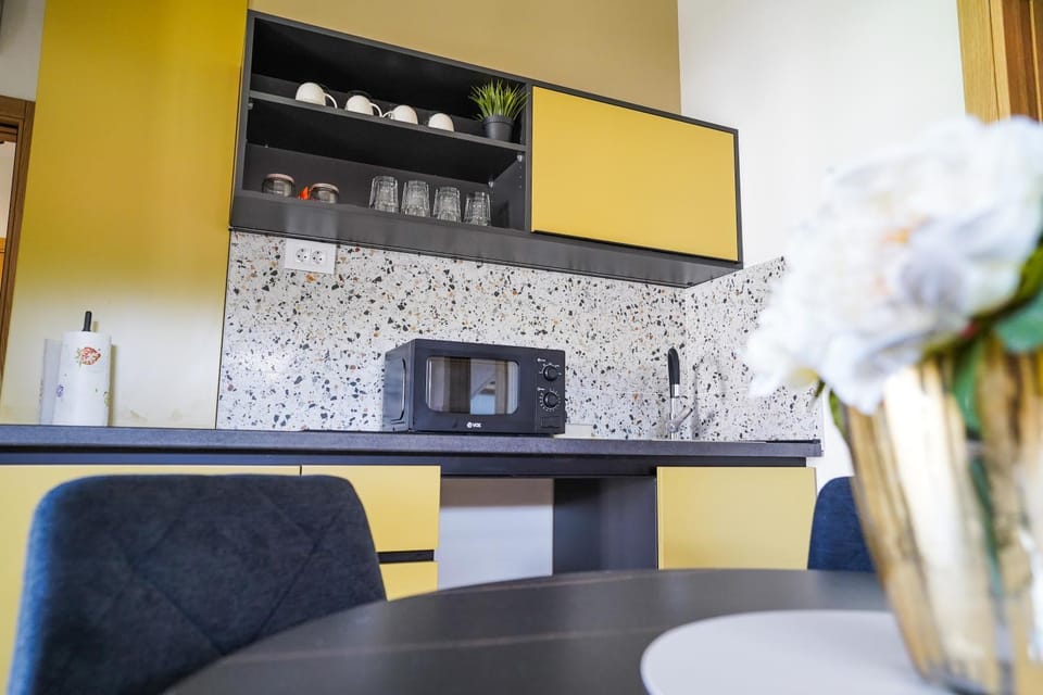 Coffee/tea facilities, minibar, oven, pet friendly