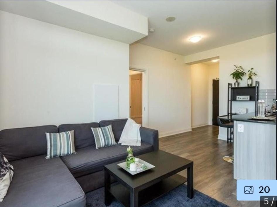 Aseesniwas Apartment in Vaughan