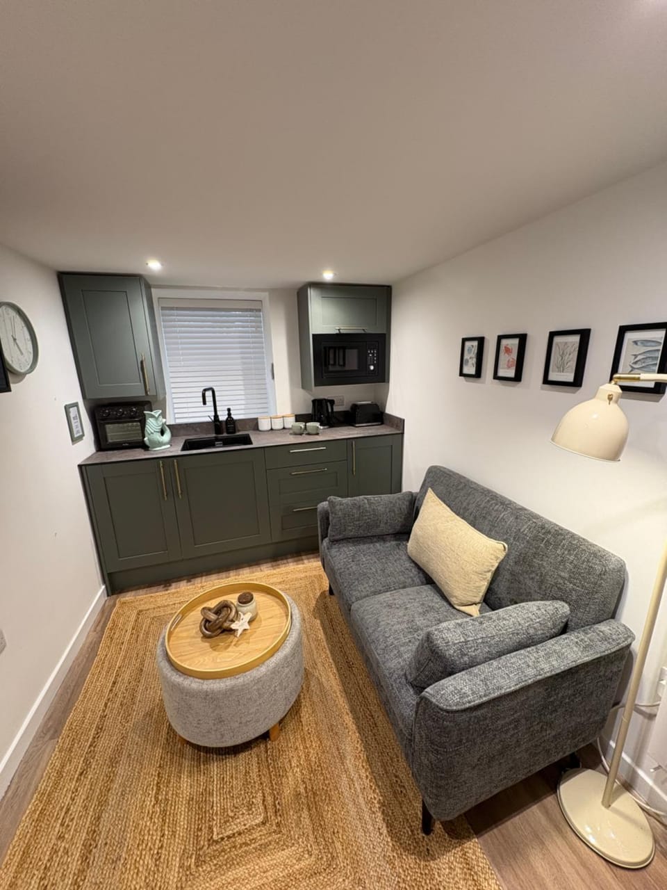 Kitchen or kitchenette, Living room, Seating area