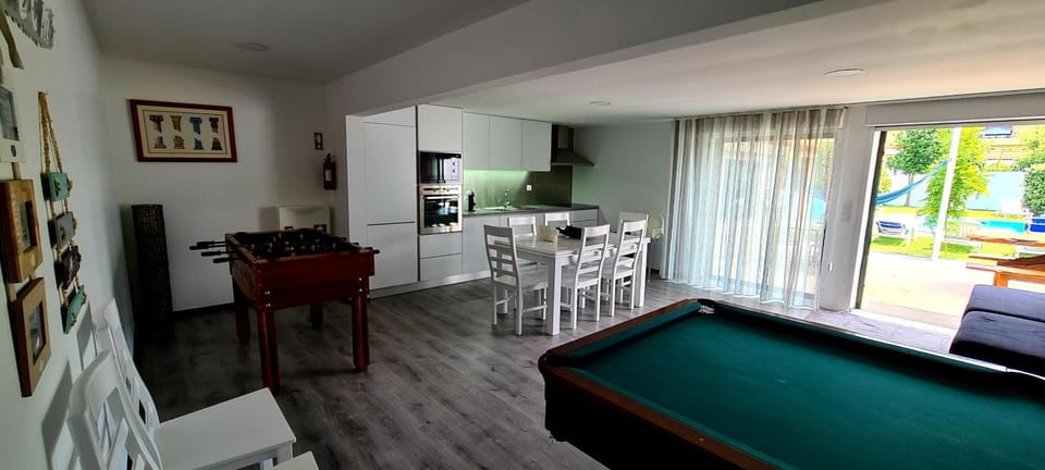 Billiard, Kitchen or kitchenette, Living room, Dining area