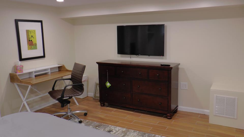 Lincoln Howard House Apartment in District of Columbia