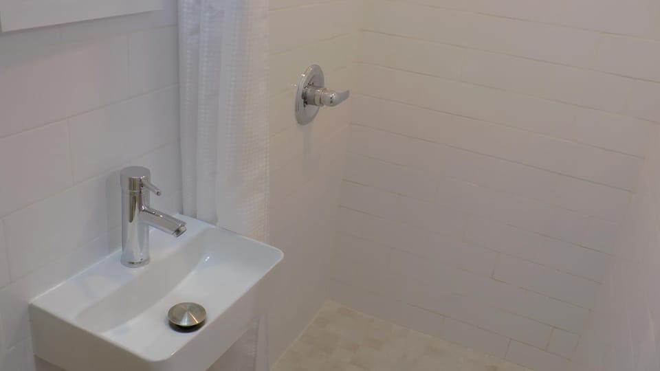 Lincoln Howard House Apartment in District of Columbia