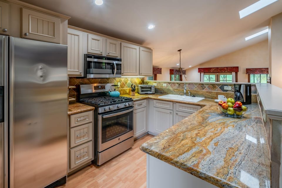 Summerland Oasis by Paradise Retreats Villa in Summerland