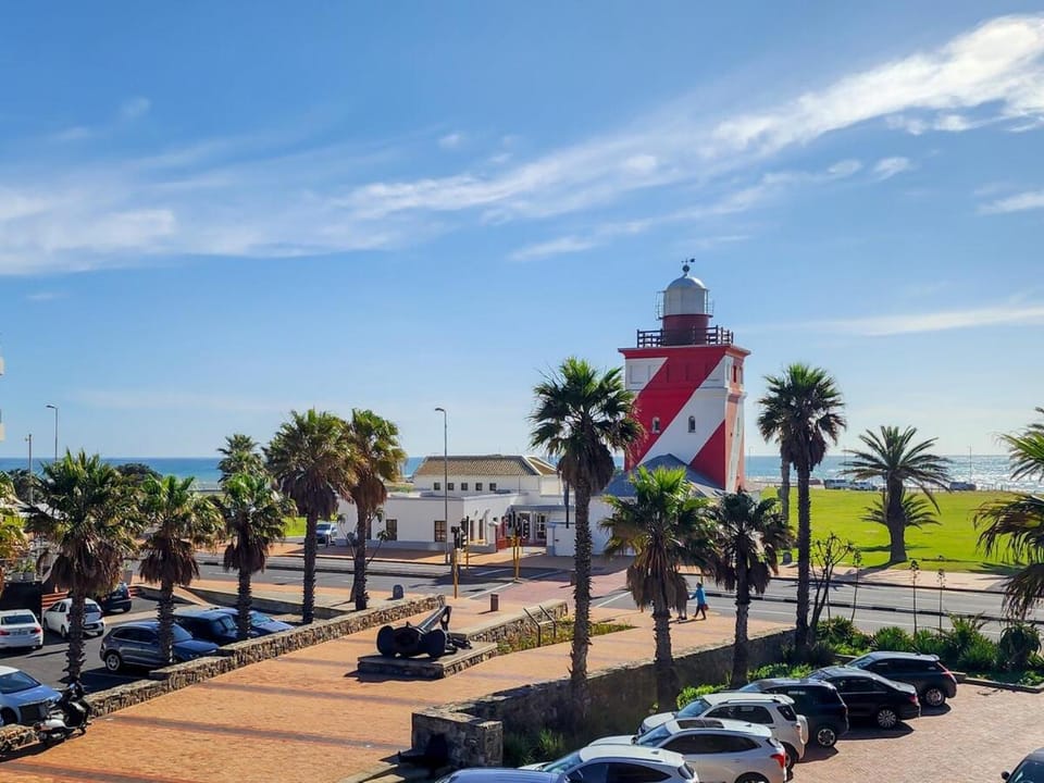 Stylish Mouille Point-2 Bedroom Apartment in Cape Town
