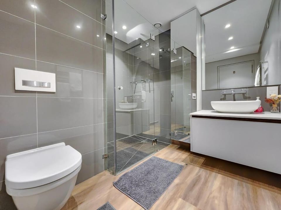 Stylish Mouille Point-2 Bedroom Apartment in Cape Town