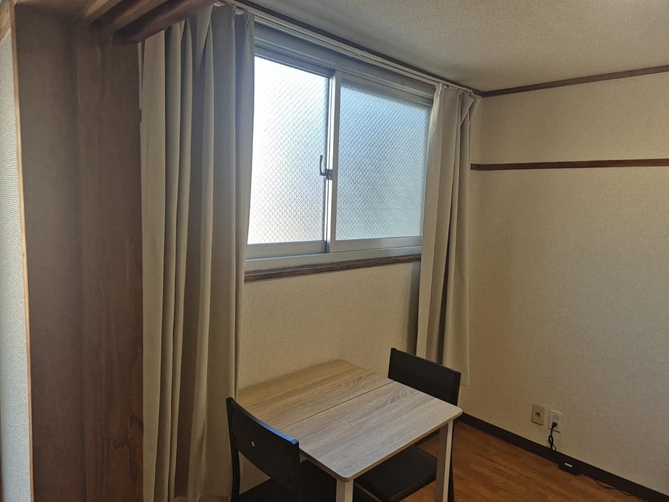 最大4名 日本橋徒歩10分 デンデンタウン徒歩3分 ナンバエリアの快適宿 Apartment in Osaka