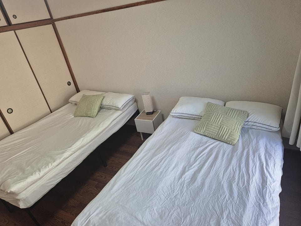 最大4名 日本橋徒歩10分 デンデンタウン徒歩3分 ナンバエリアの快適宿 Apartment in Osaka