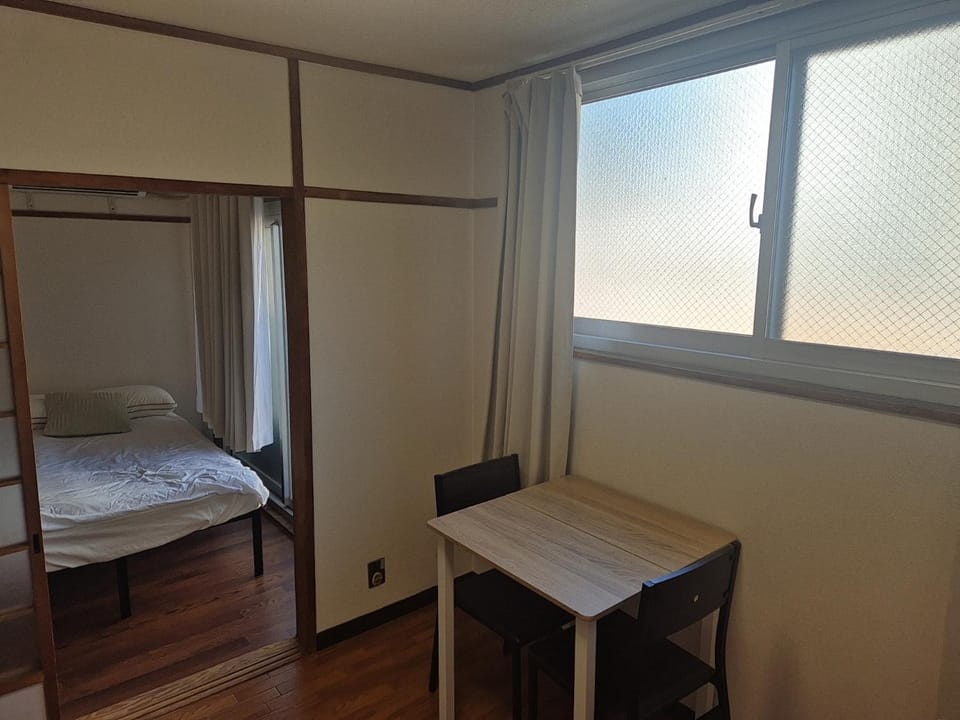 最大4名 日本橋徒歩10分 デンデンタウン徒歩3分 ナンバエリアの快適宿 Apartment in Osaka