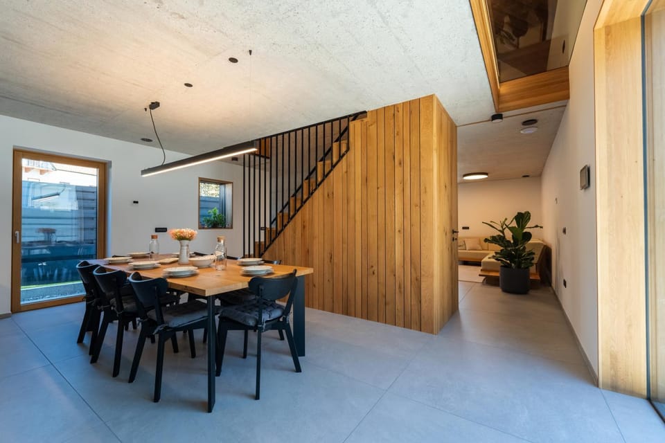 Seating area, Dining area, kitchen
