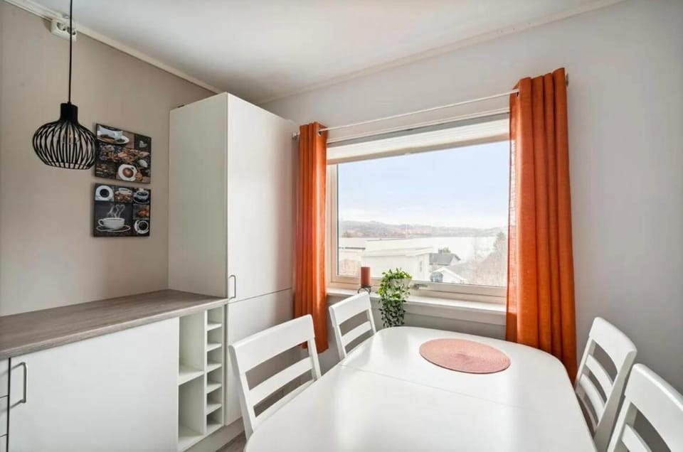 Natural landscape, Kitchen or kitchenette, Dining area