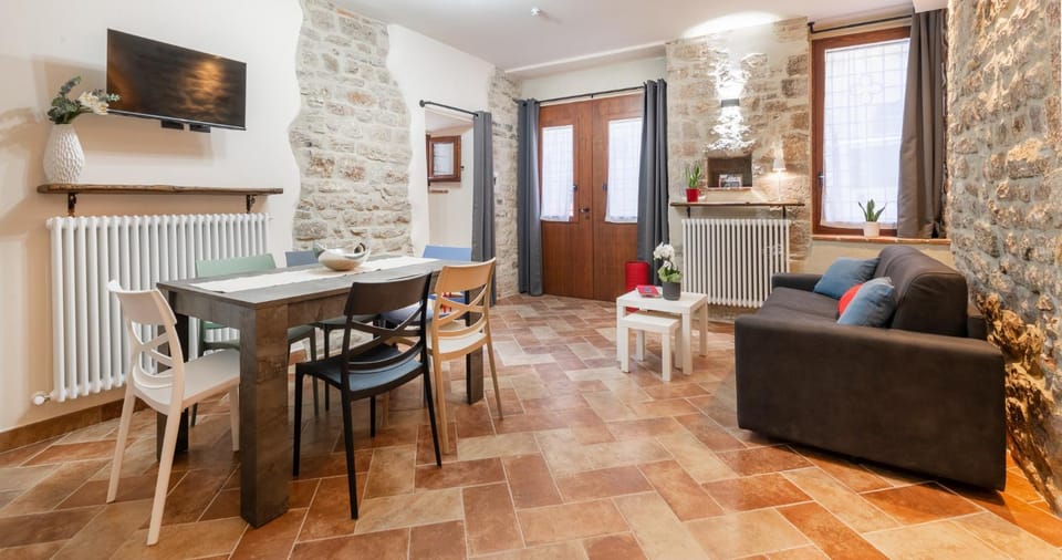 Living room, Dining area