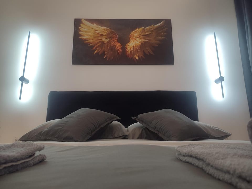 Bed, Bedroom