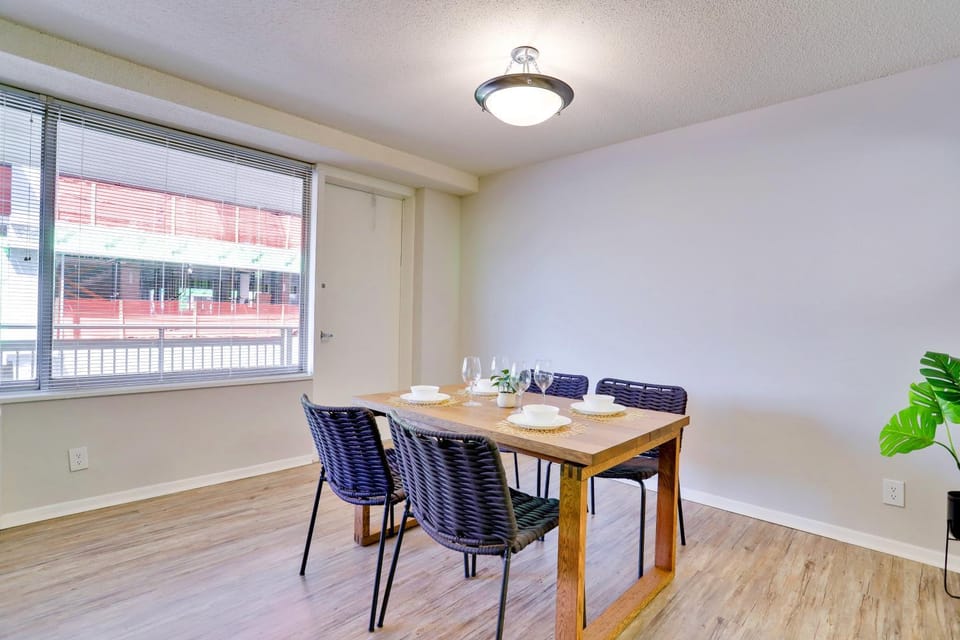 Seating area, Dining area