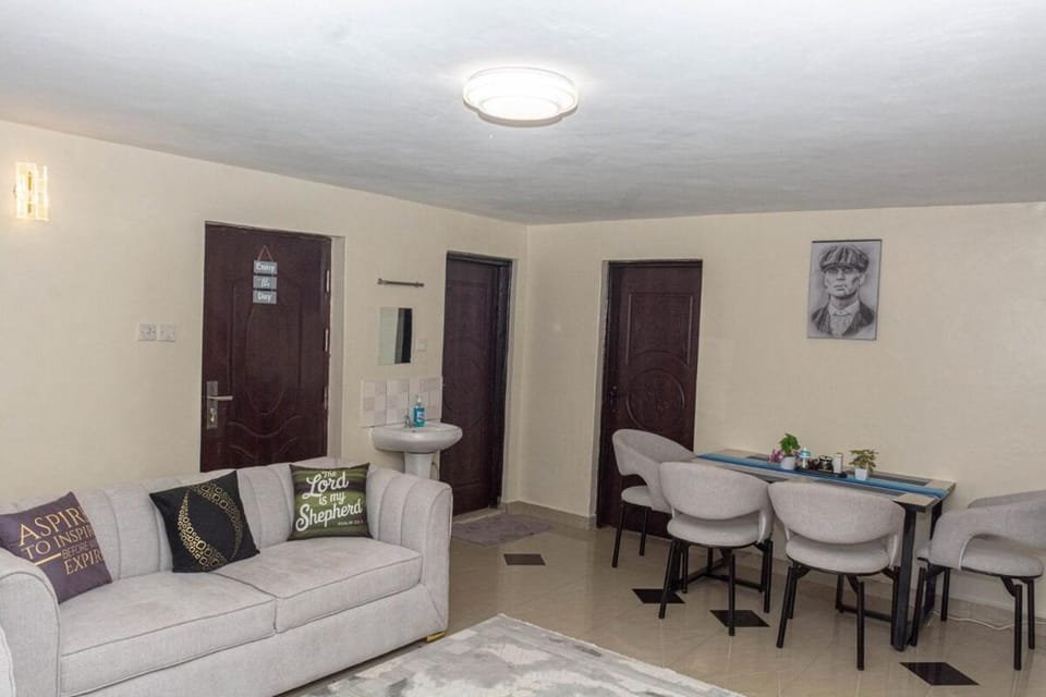 Coles Residence & Suites - 1 Bedroom Ensuite Apartment in Kenya