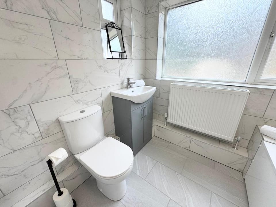 Entire 5 Bed New Home - Southampton Centre - 4BDRM House in Southampton