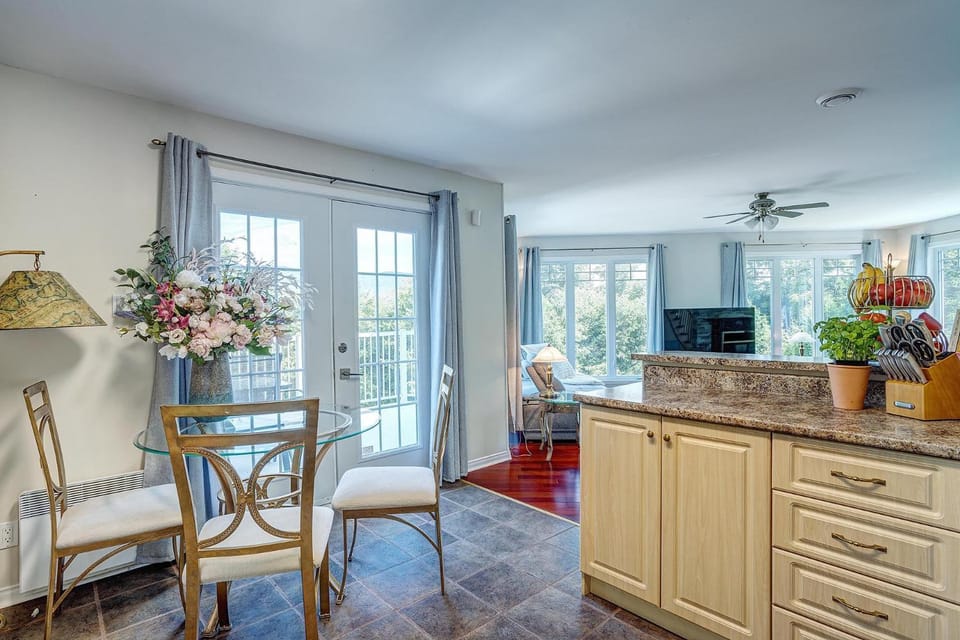 TV and multimedia, Kitchen or kitchenette, Dining area