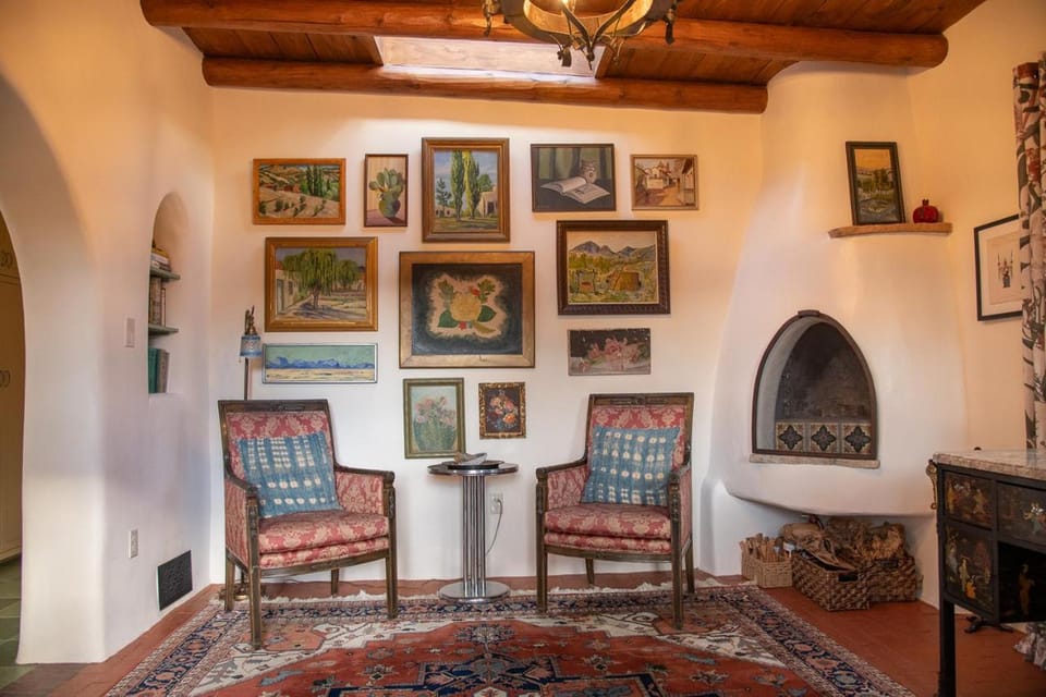 Fabulous Historic Adobe Home Close to Canyon Road House in Santa Fe