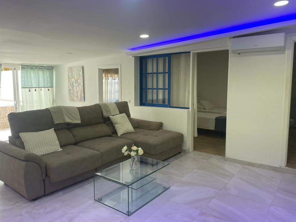 Living room, Seating area, air conditioner