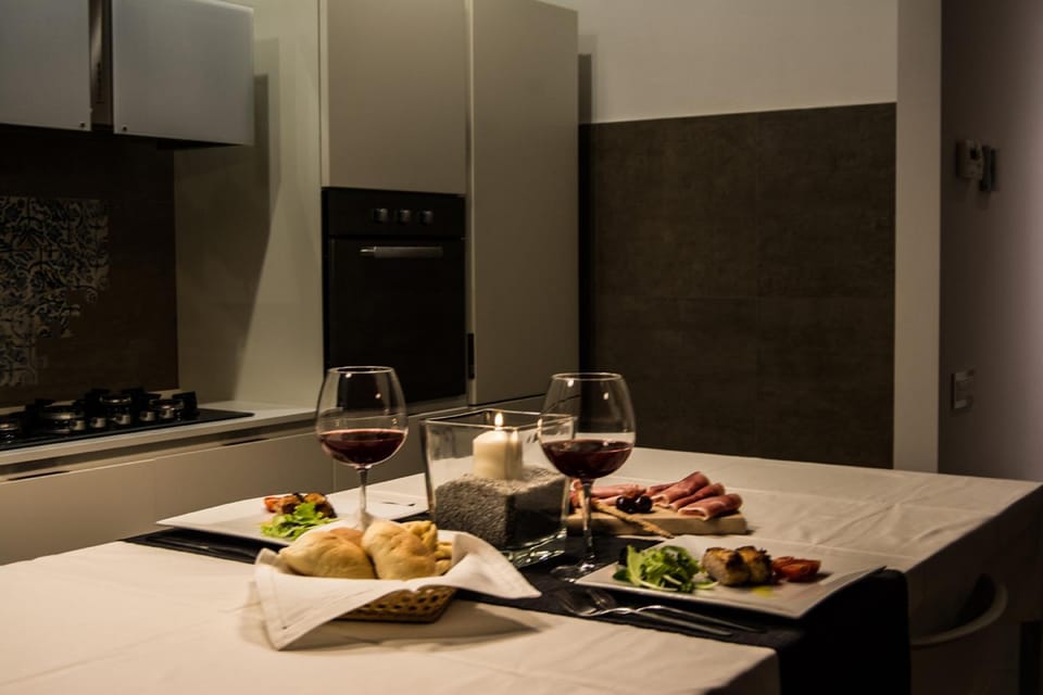 TV and multimedia, Coffee/tea facilities, Balcony/Terrace, Balcony/Terrace, Kitchen or kitchenette, Living room, Lounge or bar, Seating area, Dining area, City view, City view, Landmark view, Sea view, Sea view, Street view, Street view