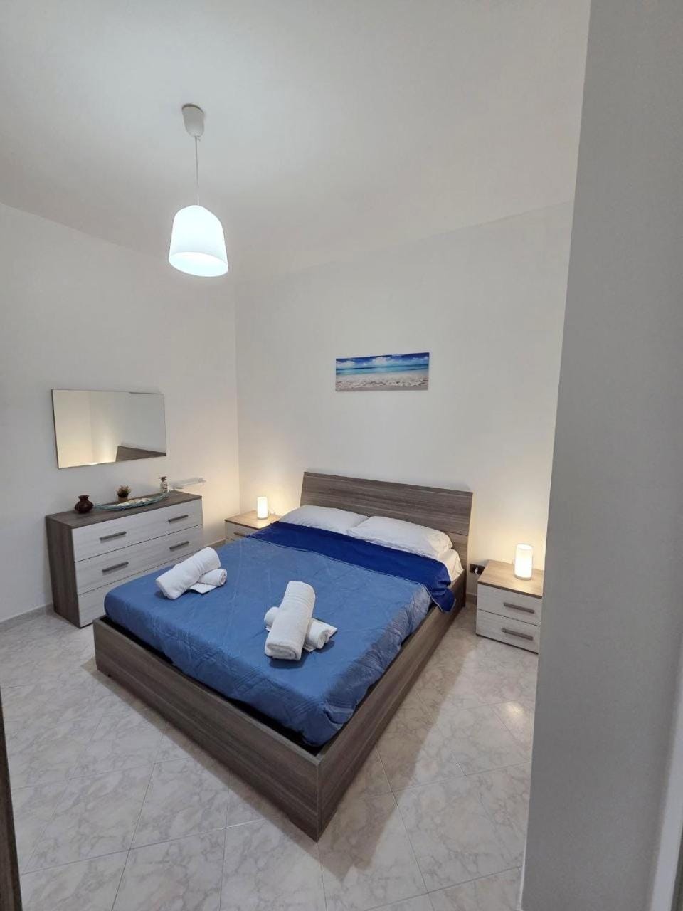 Bedroom, towels