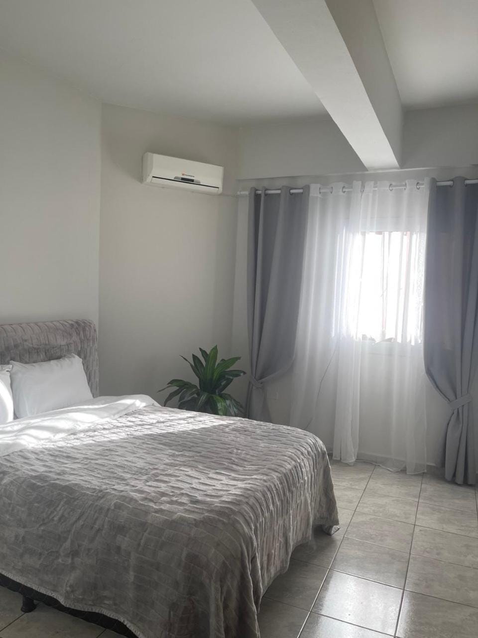 Bed, Photo of the whole room, Bedroom, air conditioner