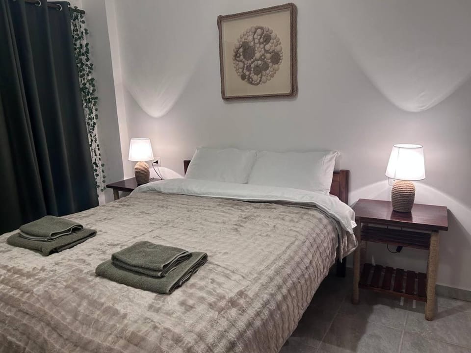 Bedroom, towels