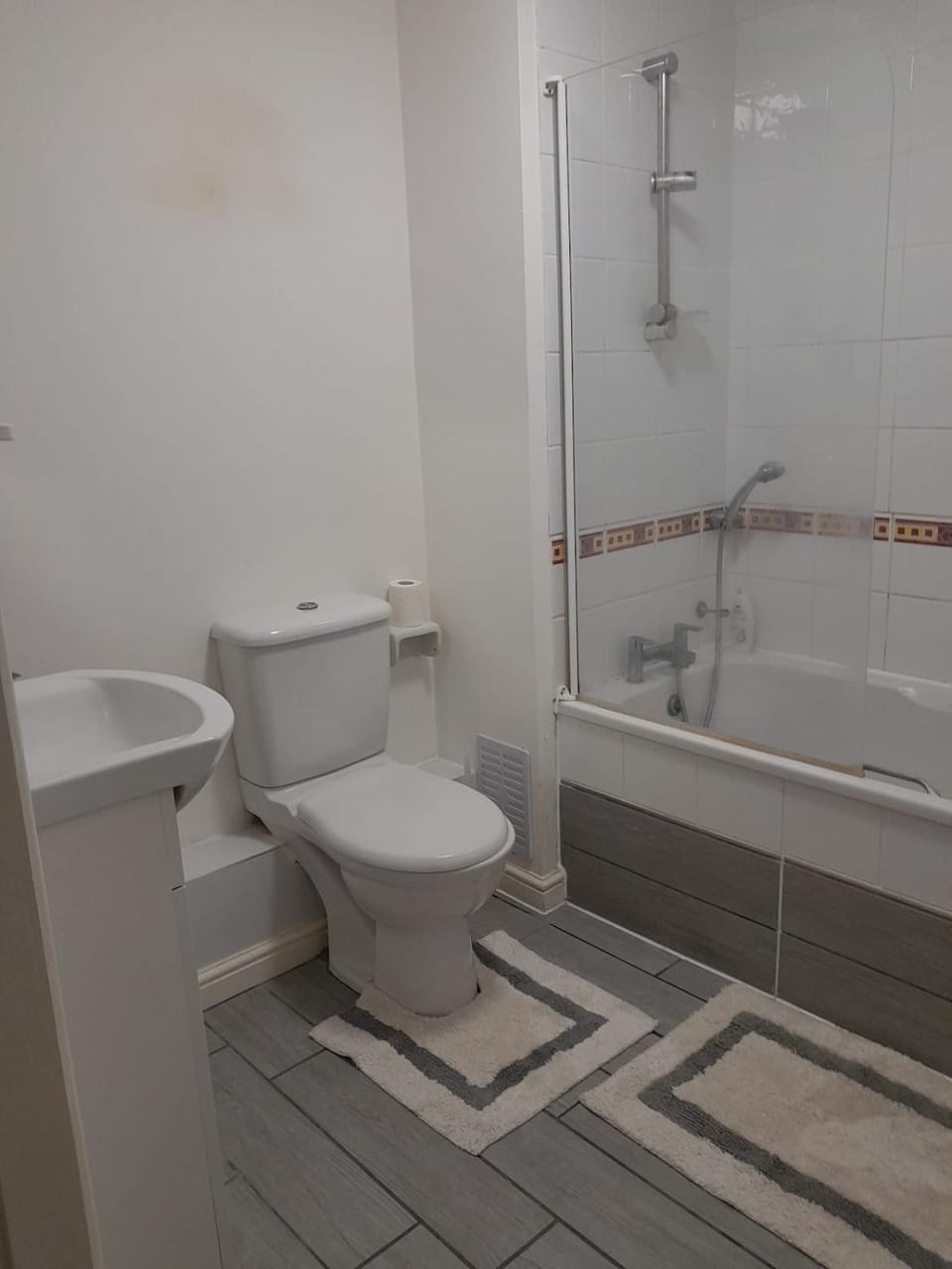 Shower, Toilet, Bathroom, Bath