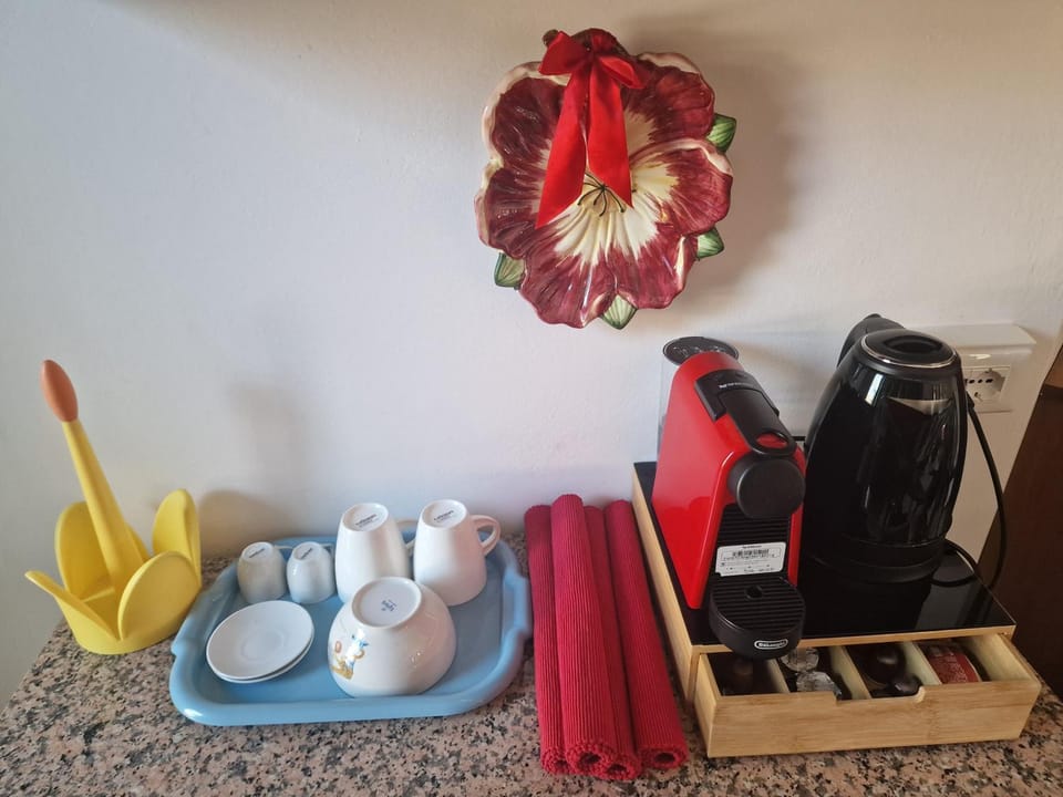 Coffee/tea facilities, Kitchen or kitchenette