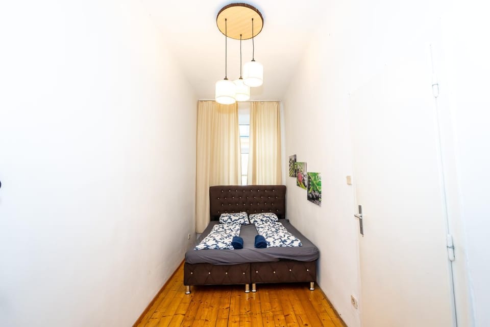 Family Rooms - 7 Minutes to Schönbrunn Palace Vacation rental in Vienna