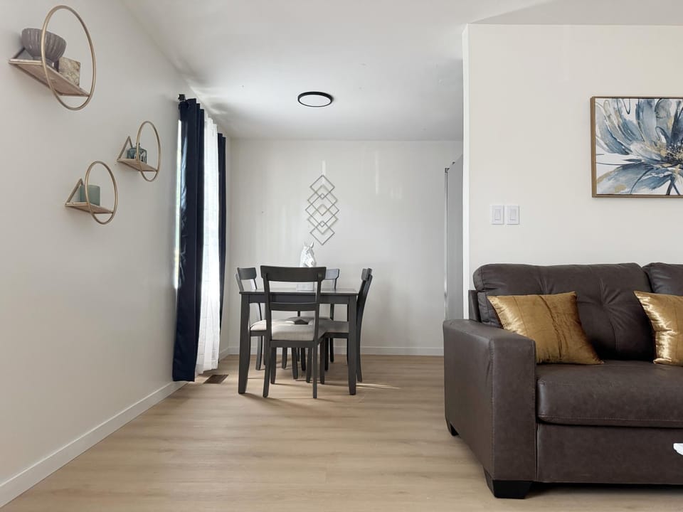 Cypress Suites - Stylish apartments in Newburgh IN Apartment in Indiana