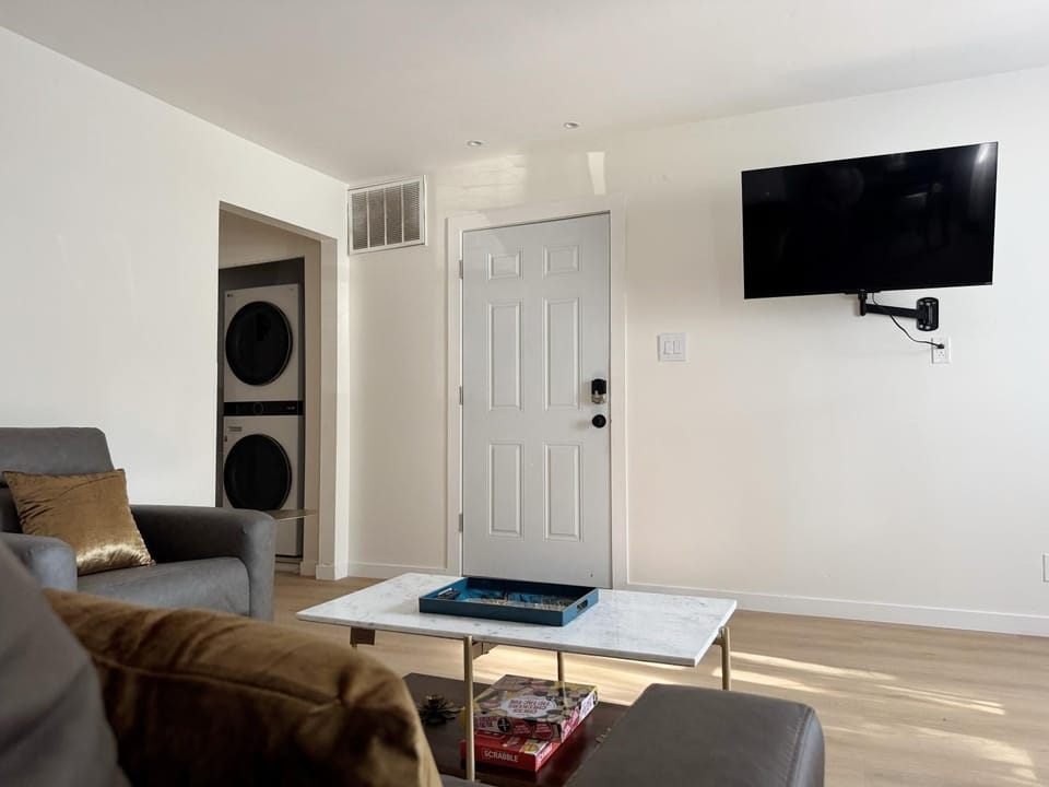 Cypress Suites - Stylish apartments in Newburgh IN Apartment in Indiana