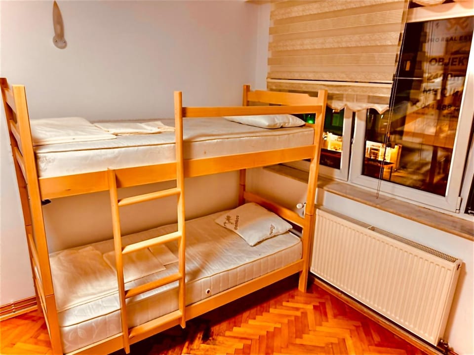 Bed, Photo of the whole room, bunk bed