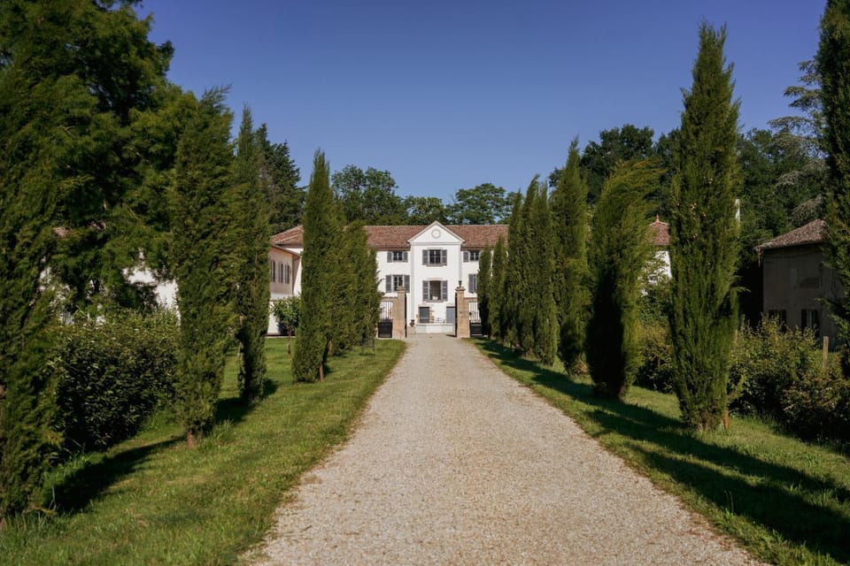 Property building, Spring, Day, Natural landscape, Garden, Garden view, Landmark view, Swimming pool