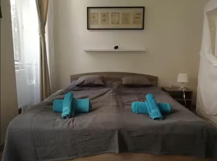 Bed, Bedroom, towels