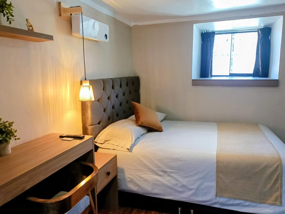 Bed, TV and multimedia, Photo of the whole room, Bedroom, heating