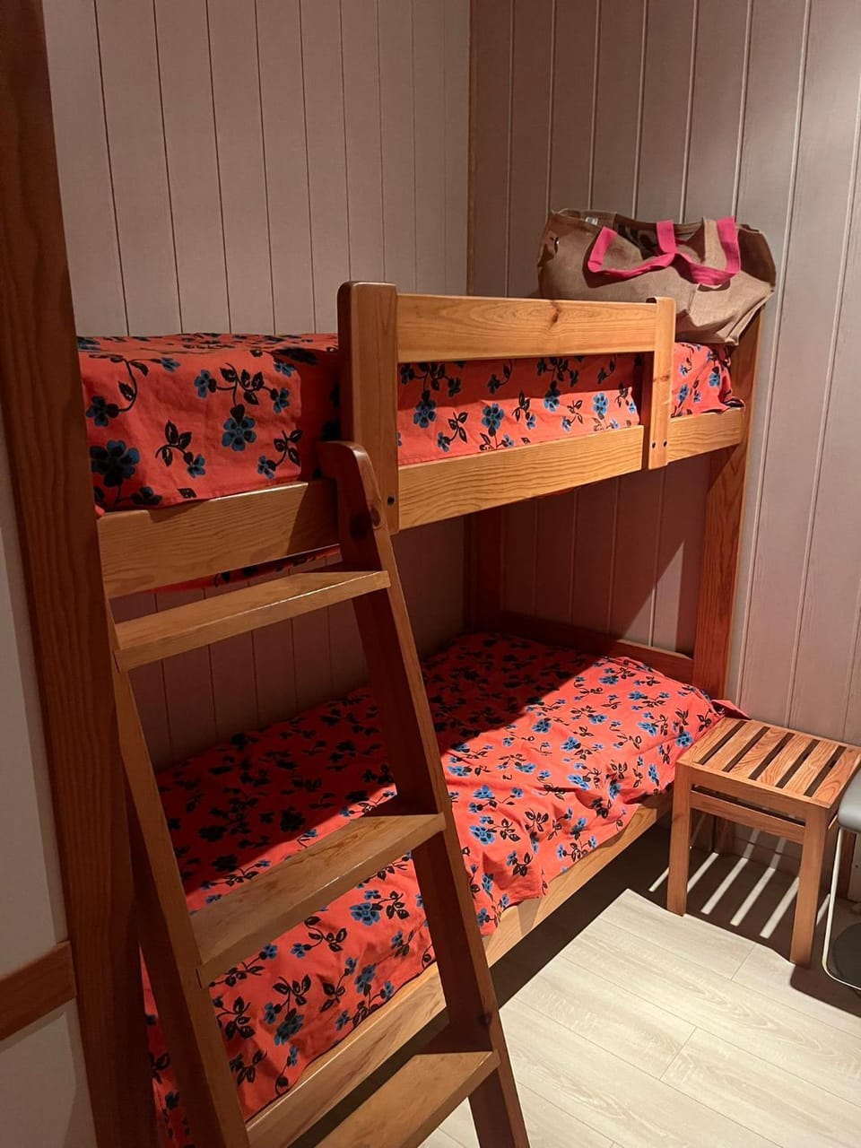 Bedroom, bunk bed