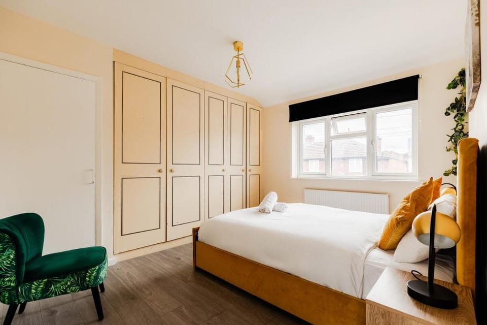 Bed, Photo of the whole room, Bedroom, wardrobe