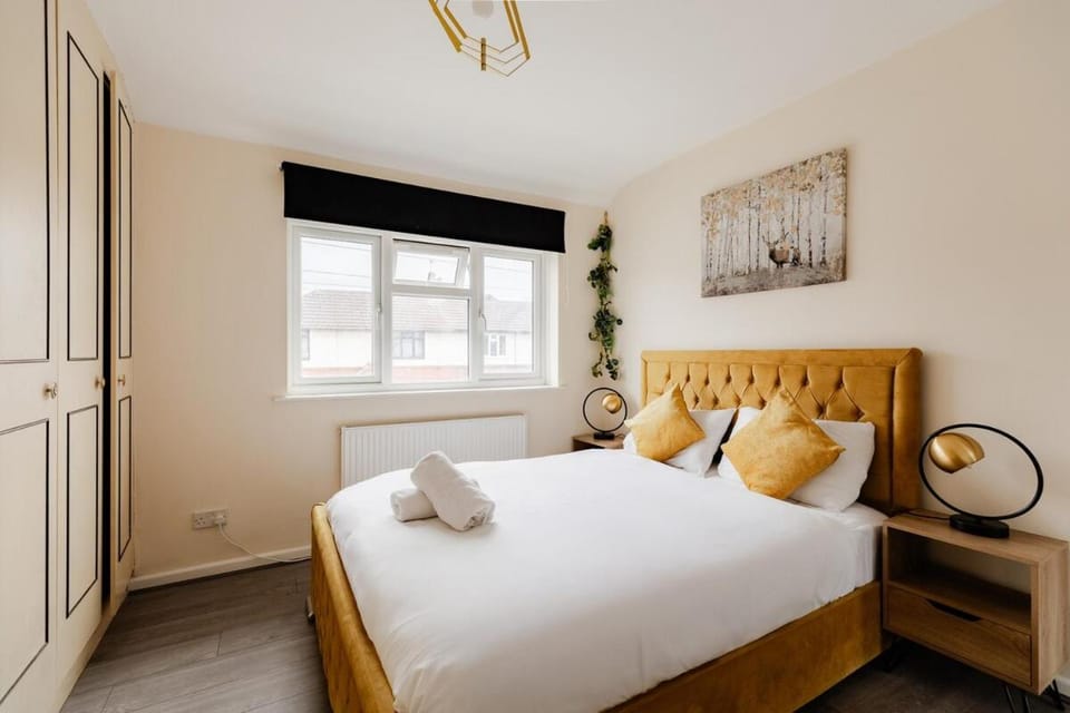 Bed, Photo of the whole room, Bedroom, wardrobe