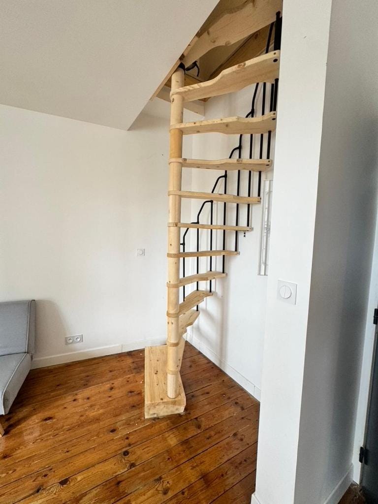 STUDIO 2 face au donjon Apartment in Nouvelle-Aquitaine