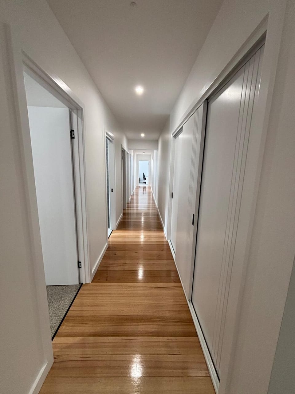 Samson Sleeps 10 House in North Wagga Wagga
