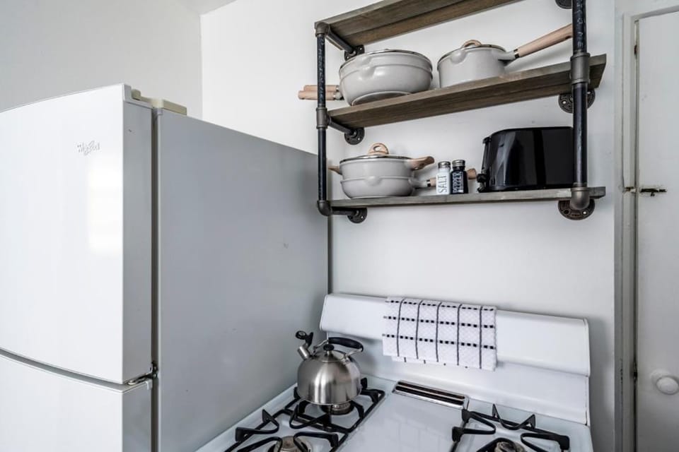 Cozy 2BR Retreat with Workspace - Washer and Dryer Apartment in Kettering