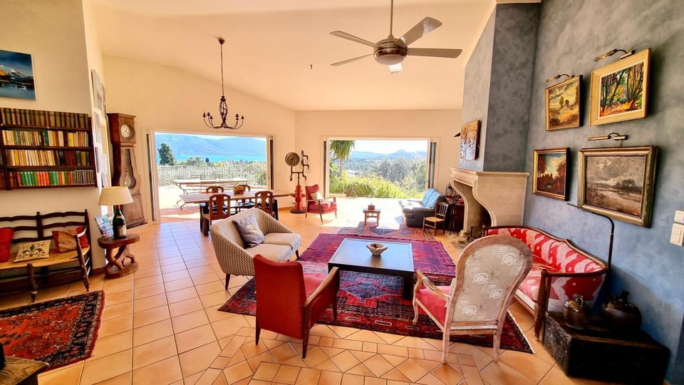 CASA 'LLU PILOTA - Grand appartement dans villa plein sud vue mer - Large apartment in a south-facing villa with sea view Apartment in Porto-Vecchio