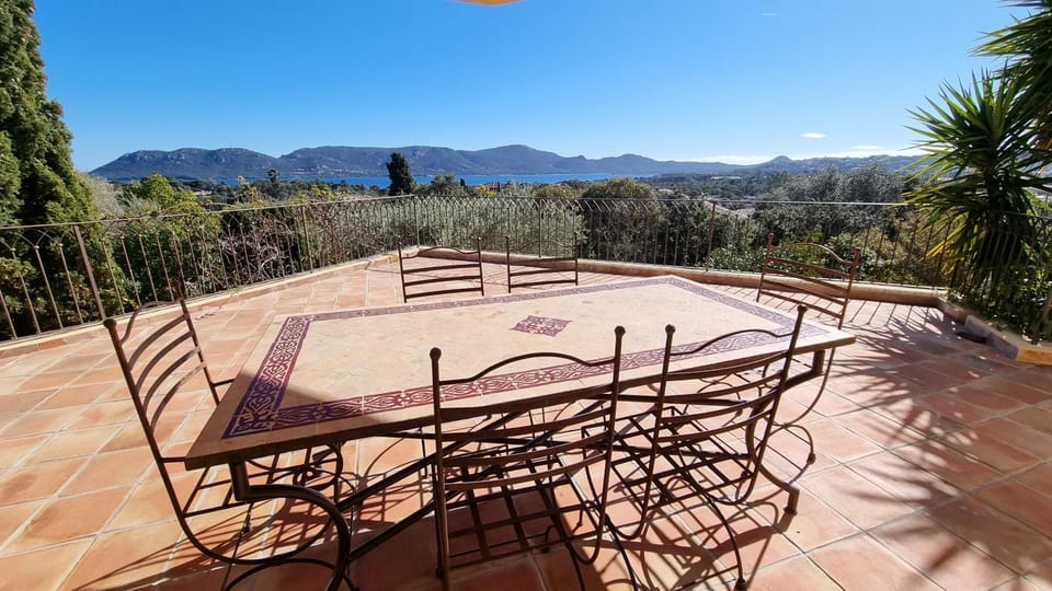 CASA 'LLU PILOTA - Grand appartement dans villa plein sud vue mer - Large apartment in a south-facing villa with sea view Apartment in Porto-Vecchio