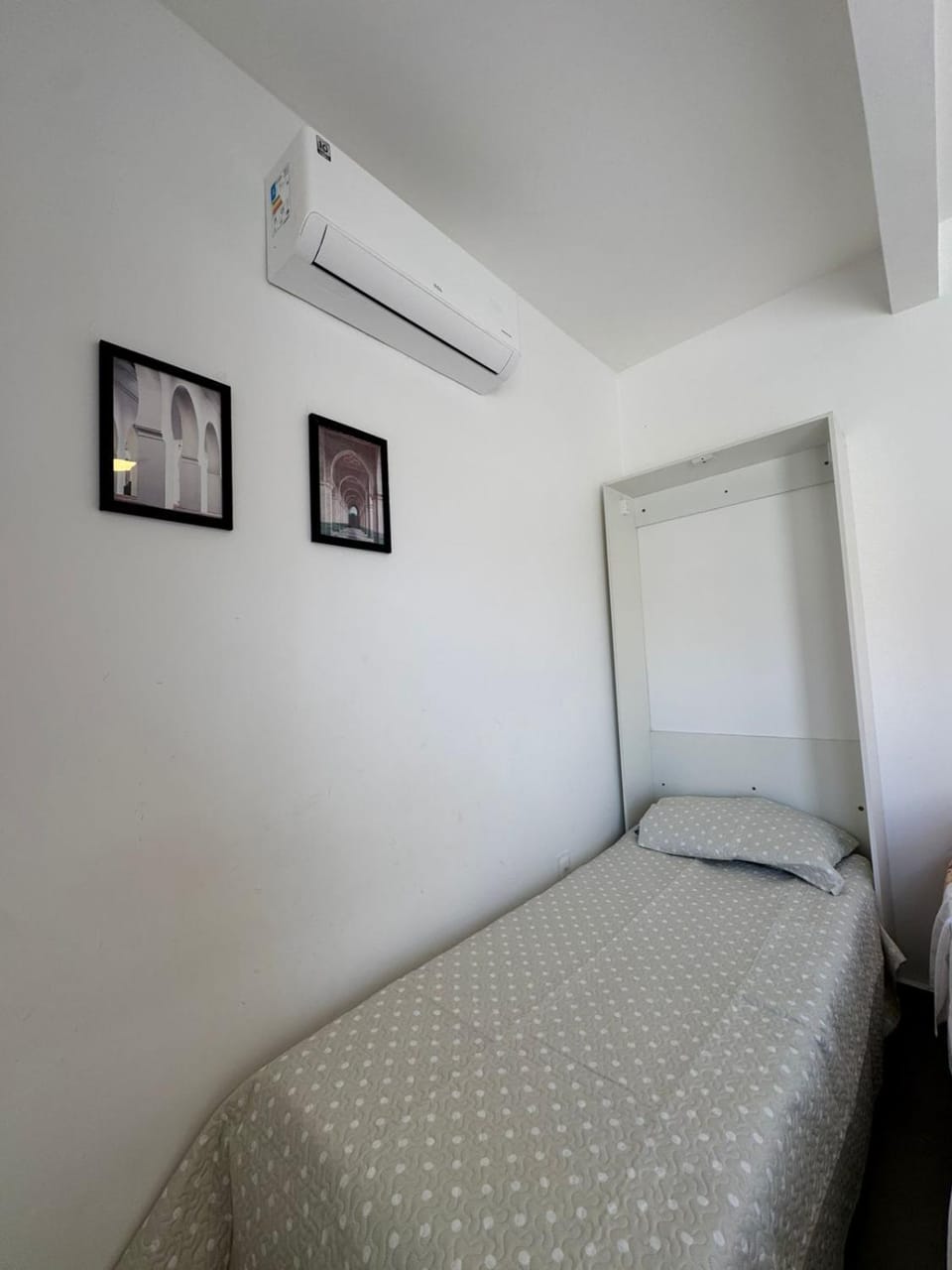 Bed, air conditioner