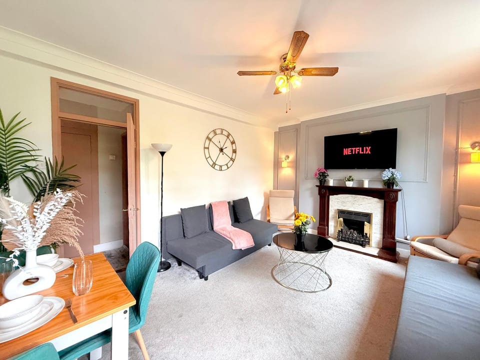 Communal lounge/ TV room, Dining area, fireplace